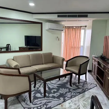 Comfy Apartment With Pool In Central Bangkok